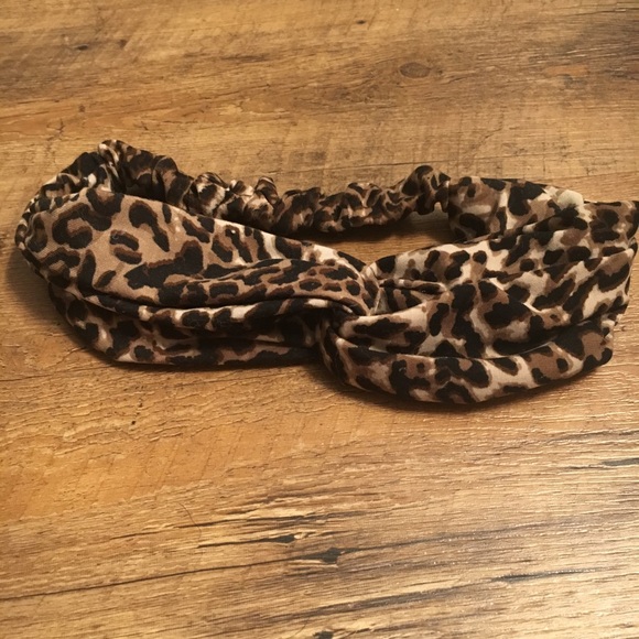 Forever 21 Accessories - Cheetah wrap headband Forever 21 Accessories - Cheetah wrap headband